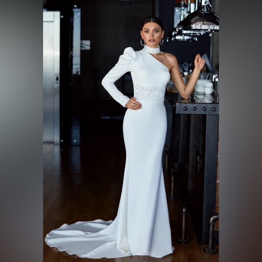 Wedding dress by Ida Torez
